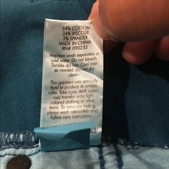 ๐ Bullhead Denim Co. High Rise Jeans - Picture 13 of 16